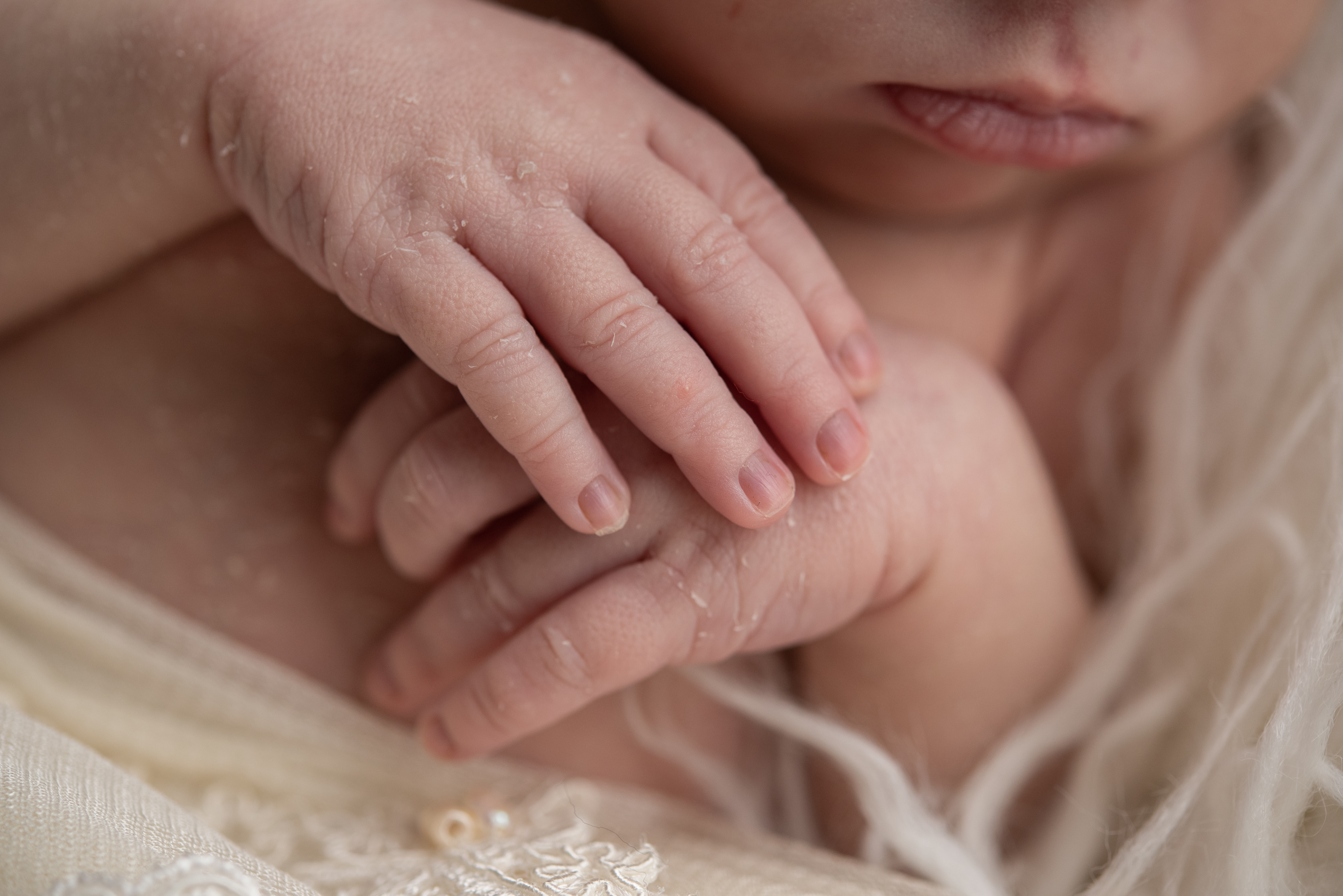 newborn baby fingers